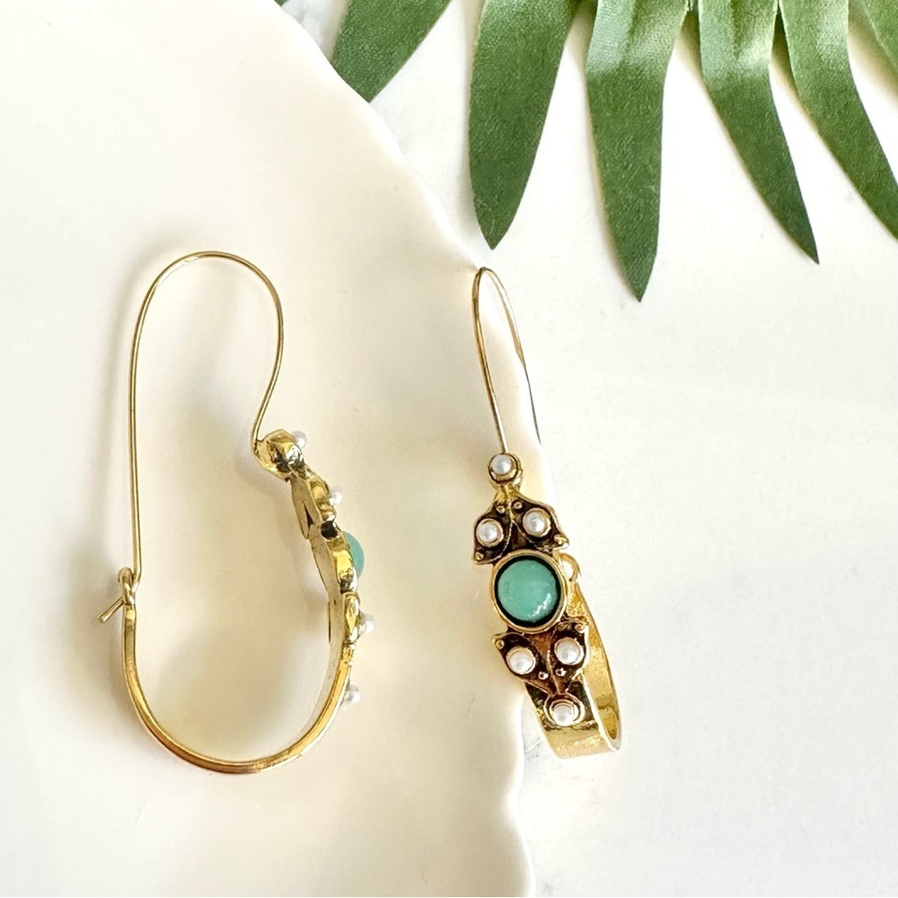 2/$30🌵 Vintage Style Antiqued Gold Green Stone Earrings Faux Pearl Hoop NEW